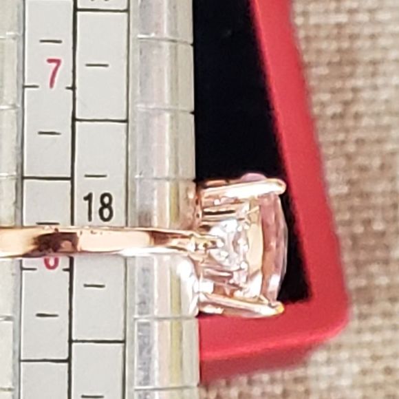 ESTATE Mesmerizing oval pink topaz with CZs ring - Picture 5 of 5